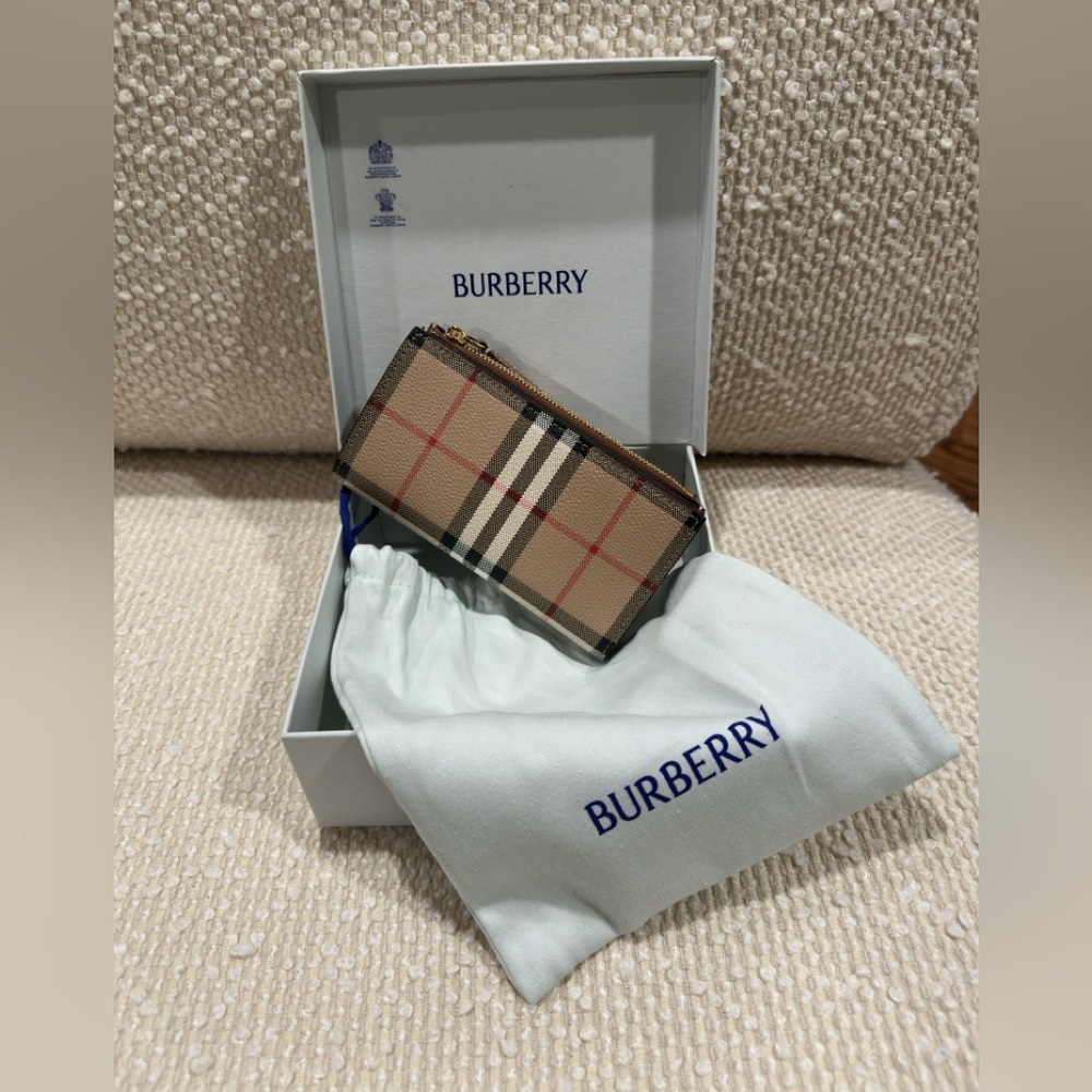 NWOT BURBERRY MED CHRCK BIFOLD WALLET